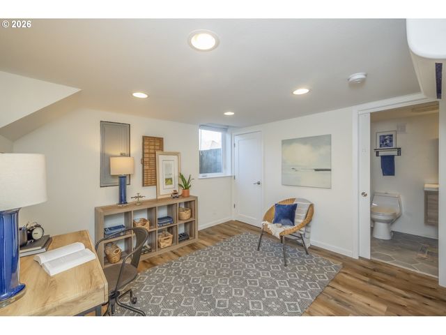 8038 Se SALMON St, Portland, OR 97215