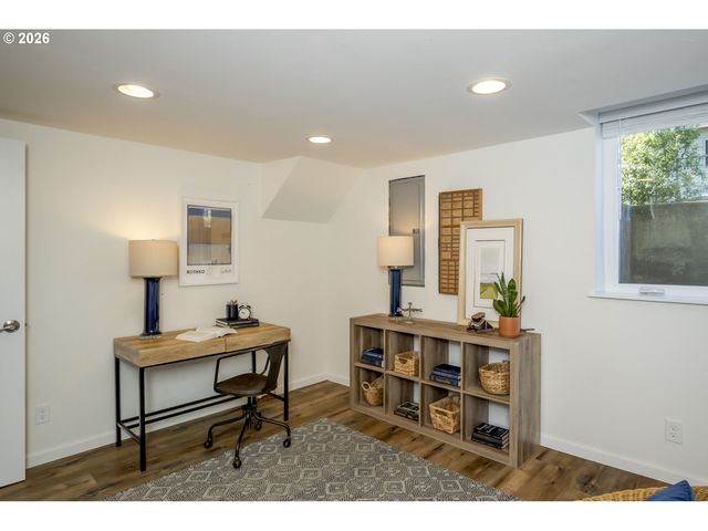 8038 Se SALMON St, Portland, OR 97215