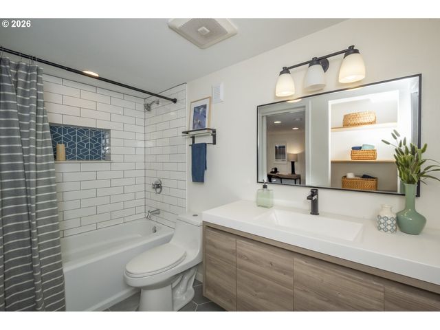 8038 Se SALMON St, Portland, OR 97215