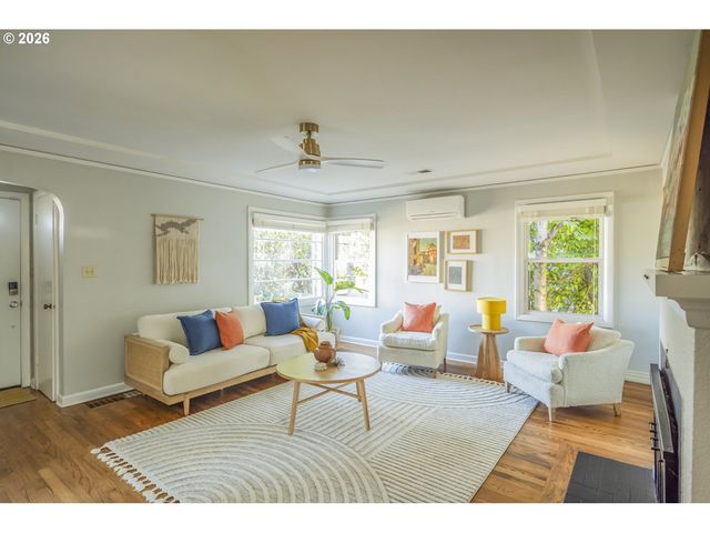 8038 Se SALMON St, Portland, OR 97215