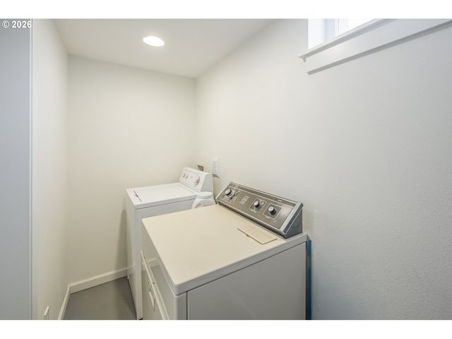 8038 Se SALMON St, Portland, OR 97215