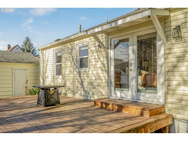 8038 Se SALMON St, Portland, OR 97215