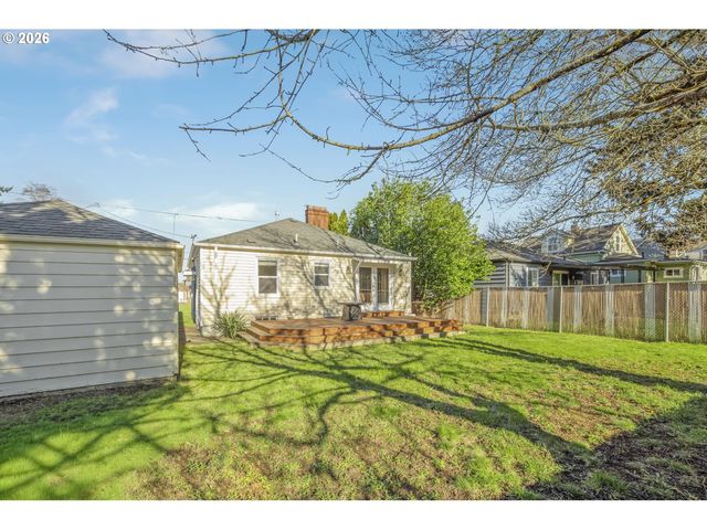 8038 Se SALMON St, Portland, OR 97215