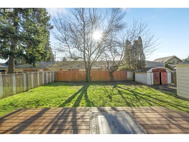 8038 Se SALMON St, Portland, OR 97215