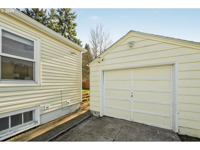 8038 Se SALMON St, Portland, OR 97215