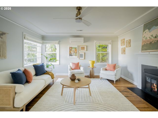 8038 Se SALMON St, Portland, OR 97215