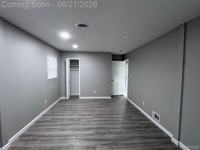 1412 E Goulson Avenue, Hazel Park, MI 48030