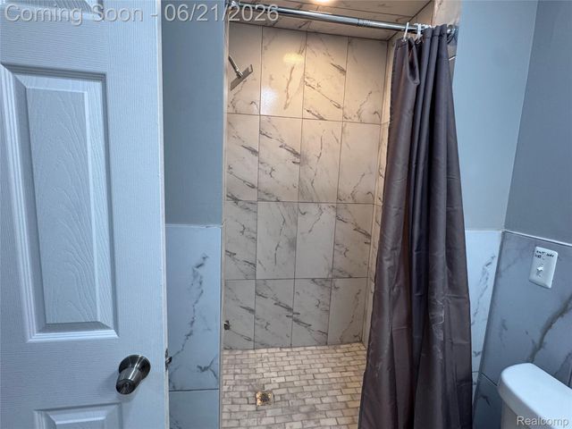 1412 E Goulson Avenue, Hazel Park, MI 48030
