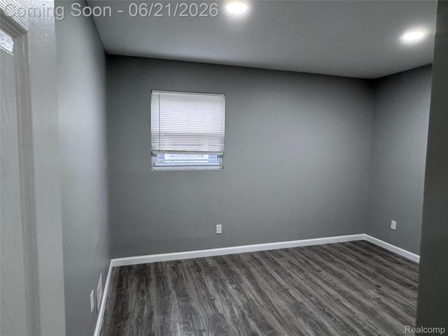 1412 E Goulson Avenue, Hazel Park, MI 48030