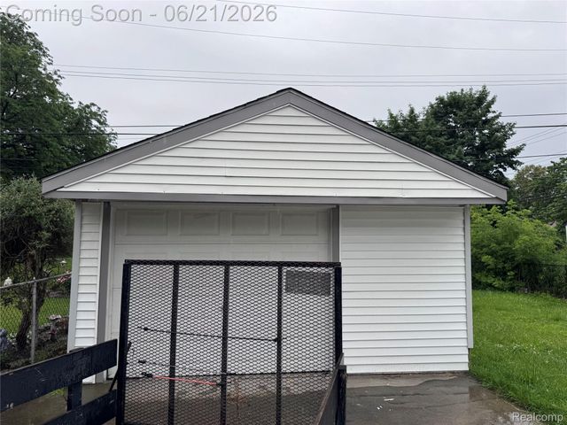 1412 E Goulson Avenue, Hazel Park, MI 48030