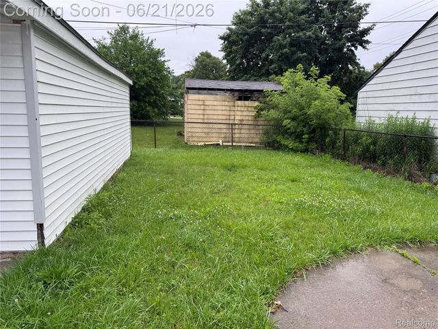 1412 E Goulson Avenue, Hazel Park, MI 48030