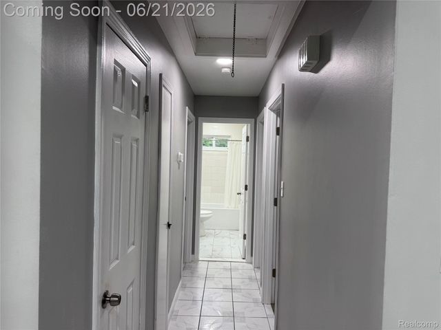 1412 E Goulson Avenue, Hazel Park, MI 48030