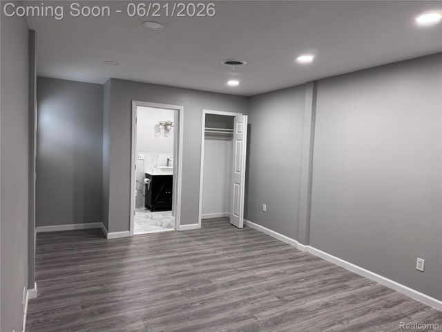 1412 E Goulson Avenue, Hazel Park, MI 48030