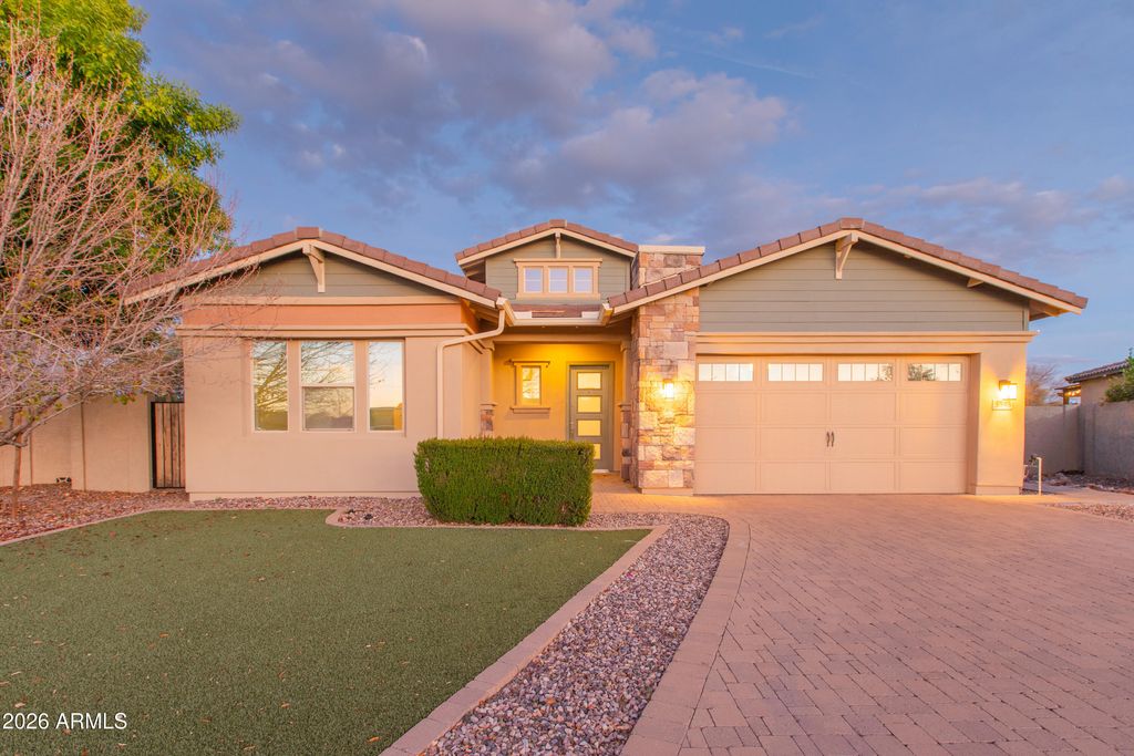 Image 3 of property listing at 3345 E TONTO Drive, Gilbert, AZ 85298