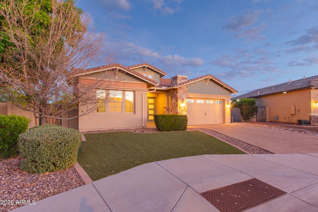 Image 4 of property listing at 3345 E TONTO Drive, Gilbert, AZ 85298