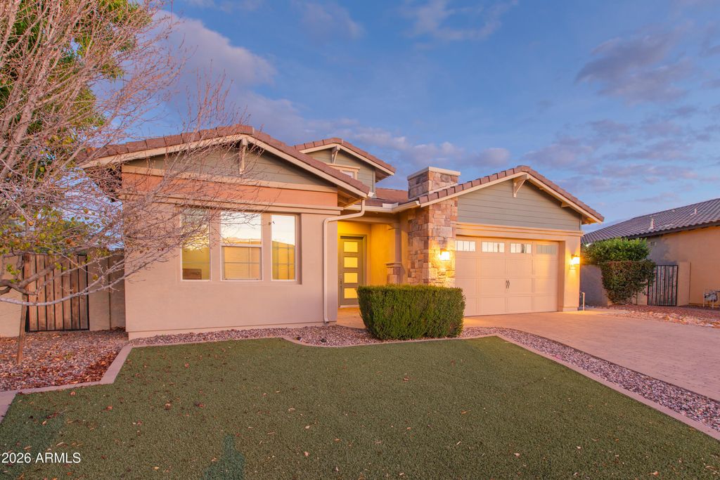 Image 5 of property listing at 3345 E TONTO Drive, Gilbert, AZ 85298