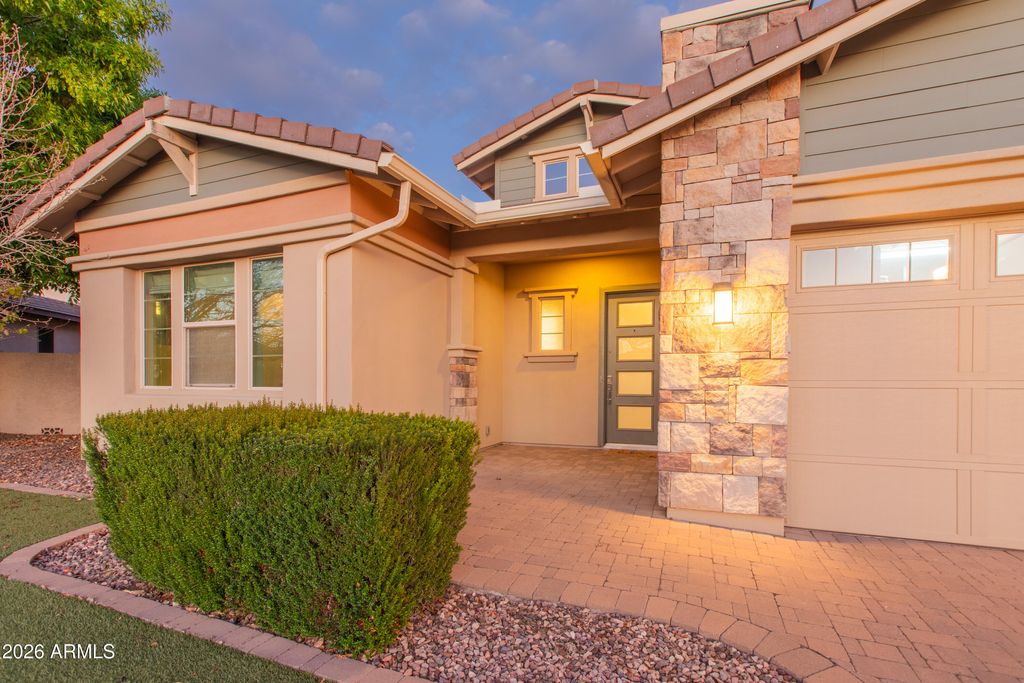 Image 7 of property listing at 3345 E TONTO Drive, Gilbert, AZ 85298