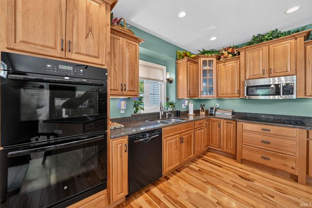 30460 Copperfield Cove, Granger, IN 46530