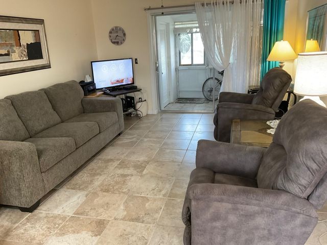 2607 DUDLEY DR W E, West Palm Beach, FL 33415