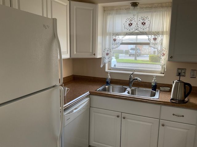 2607 DUDLEY DR W E, West Palm Beach, FL 33415
