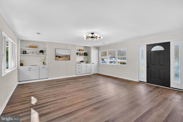 8021 HOLLY AVE, Waldorf, MD 20601