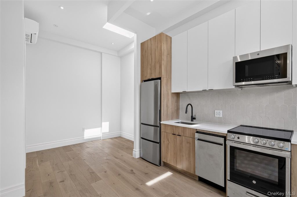 427 E 140th Street 8, Bronx, NY 10451 — photo 2