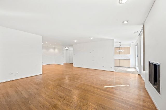 1125 Lake Cook Road 405, Northbrook, IL 60062