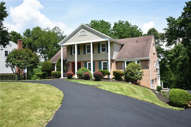 1733 Hathaway Ln, Upper St Clair, PA 15241