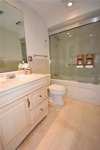 1733 Hathaway Ln, Upper St Clair, PA 15241