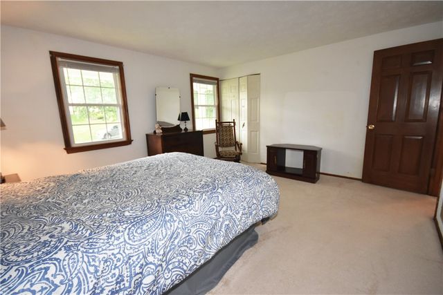 1733 Hathaway Ln, Upper St Clair, PA 15241