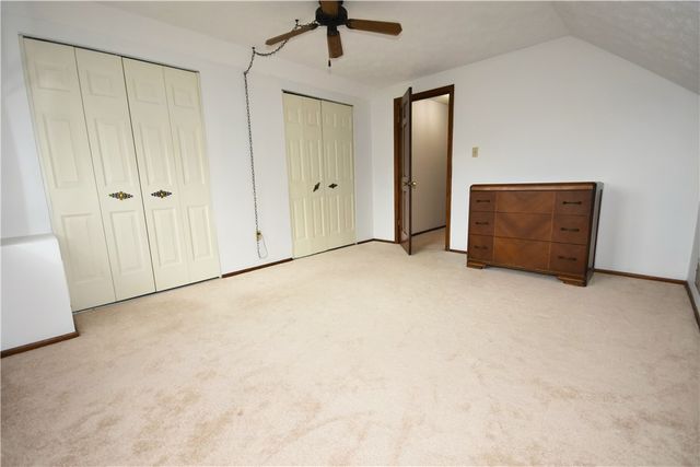 1733 Hathaway Ln, Upper St Clair, PA 15241