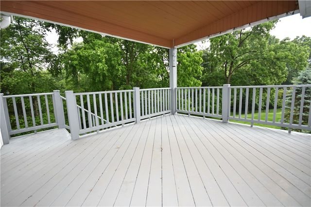 1733 Hathaway Ln, Upper St Clair, PA 15241