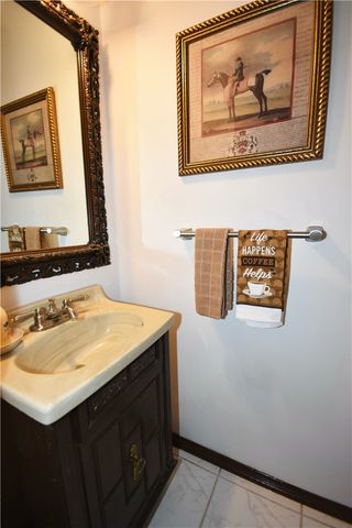 1733 Hathaway Ln, Upper St Clair, PA 15241