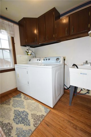 1733 Hathaway Ln, Upper St Clair, PA 15241