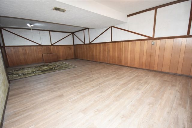 1733 Hathaway Ln, Upper St Clair, PA 15241