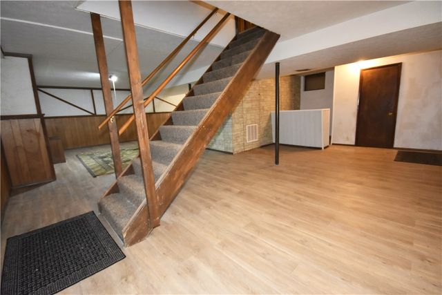 1733 Hathaway Ln, Upper St Clair, PA 15241