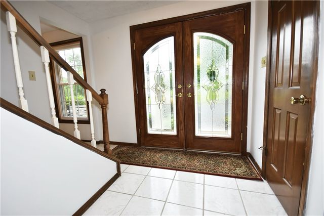 1733 Hathaway Ln, Upper St Clair, PA 15241