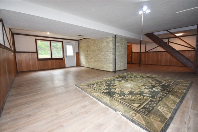 1733 Hathaway Ln, Upper St Clair, PA 15241