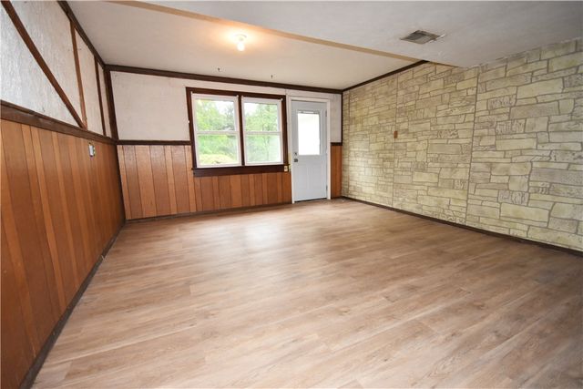 1733 Hathaway Ln, Upper St Clair, PA 15241