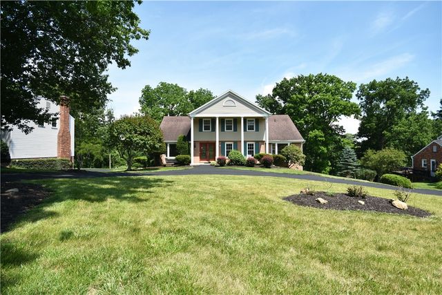 1733 Hathaway Ln, Upper St Clair, PA 15241