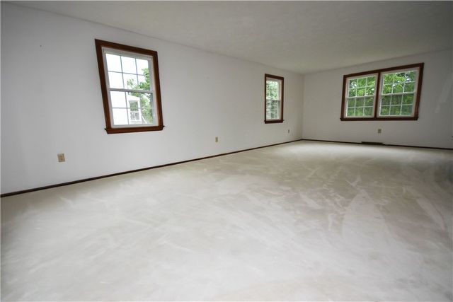 1733 Hathaway Ln, Upper St Clair, PA 15241