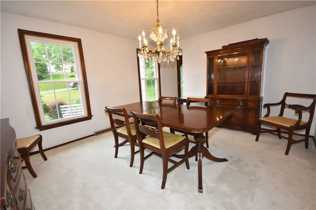 1733 Hathaway Ln, Upper St Clair, PA 15241