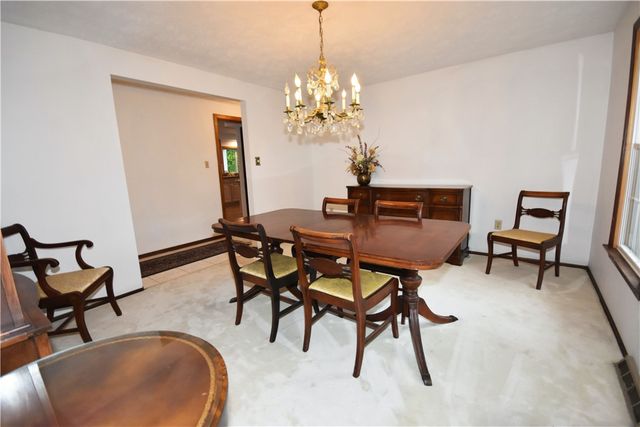 1733 Hathaway Ln, Upper St Clair, PA 15241