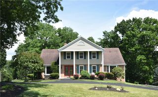 1733 Hathaway Ln, Upper St Clair, PA 15241