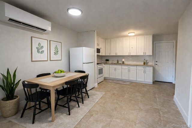 110 Jericho Turnpike 3, Mineola, NY 11501