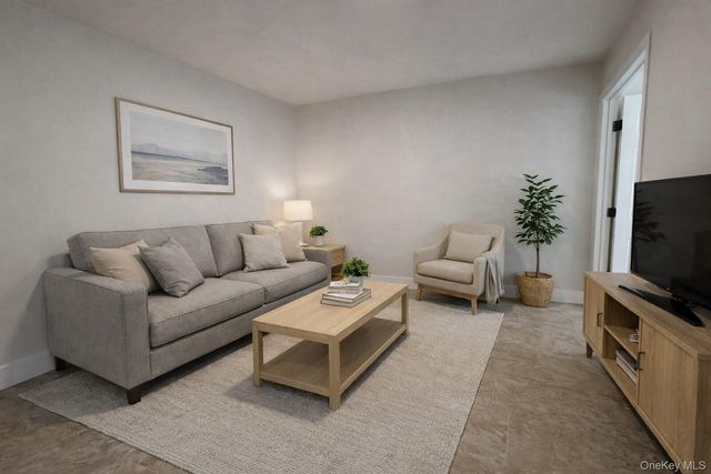 110 Jericho Turnpike 3, Mineola, NY 11501