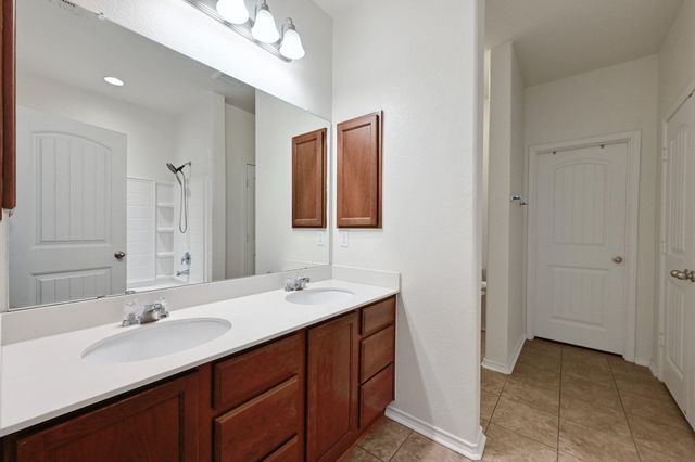 905 Apricot DR, Kyle, TX 78640