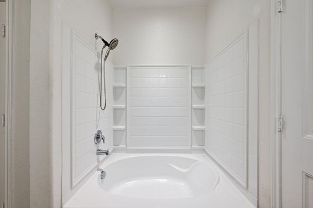 905 Apricot DR, Kyle, TX 78640