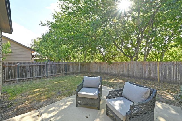 905 Apricot DR, Kyle, TX 78640