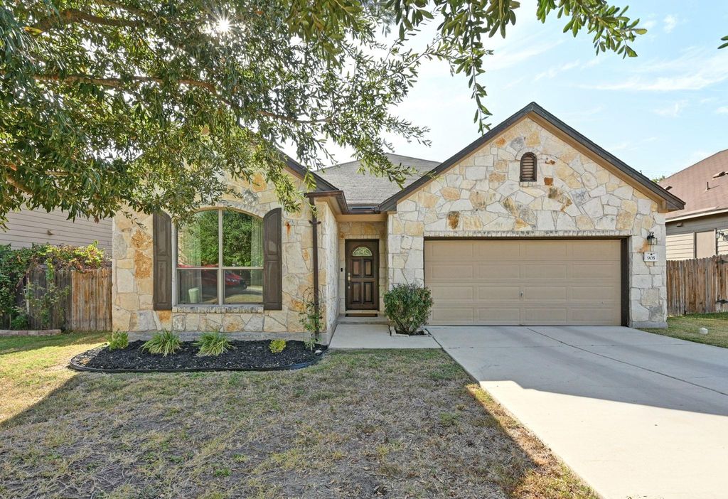 905 Apricot DR, Kyle, TX 78640
